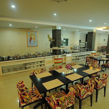 Hotel Swarna Dwipa Palembang Kültér fotó