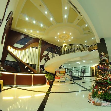 Hotel Swarna Dwipa Palembang Kültér fotó