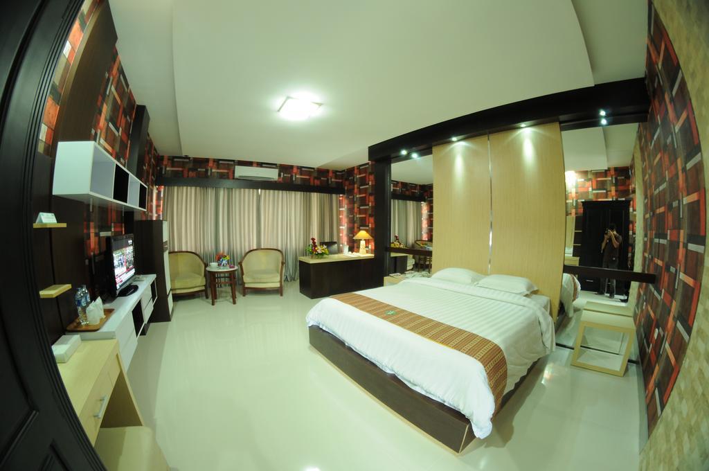 Hotel Swarna Dwipa Palembang Szoba fotó