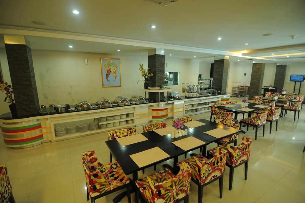 Hotel Swarna Dwipa Palembang Kültér fotó