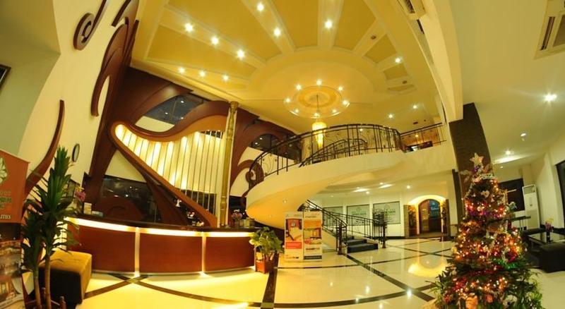 Hotel Swarna Dwipa Palembang Kültér fotó