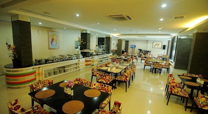 Hotel Swarna Dwipa Palembang Kültér fotó