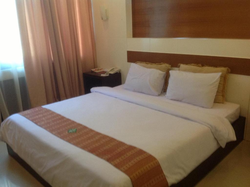 Hotel Swarna Dwipa Palembang Kültér fotó