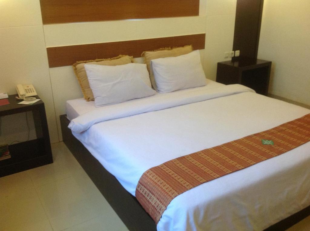 Hotel Swarna Dwipa Palembang Kültér fotó