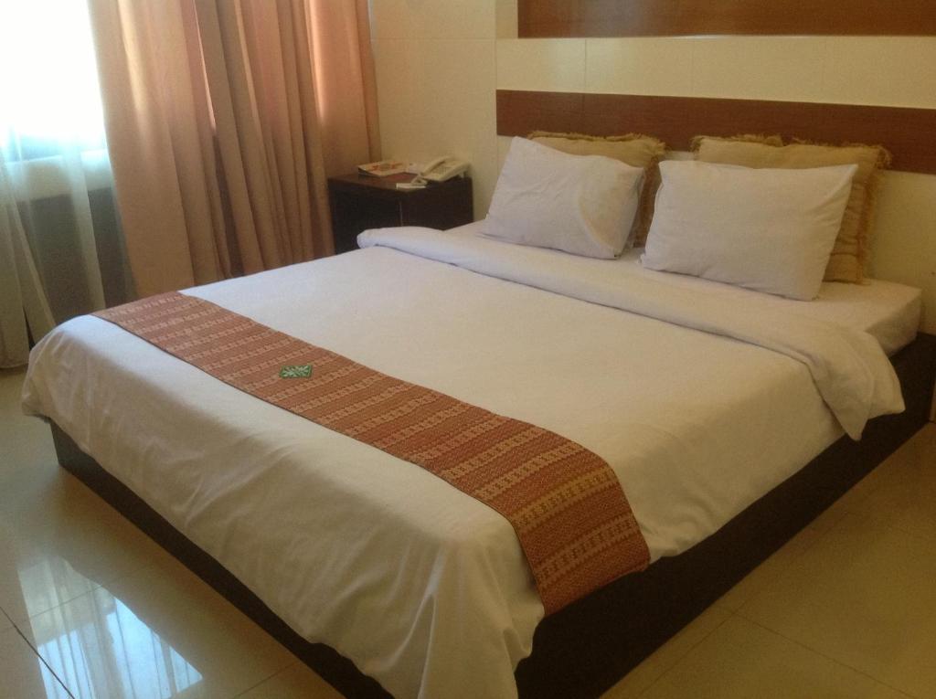 Hotel Swarna Dwipa Palembang Kültér fotó