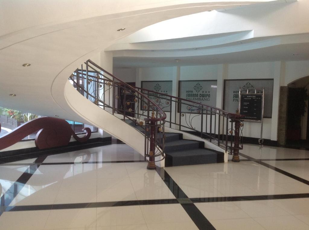 Hotel Swarna Dwipa Palembang Kültér fotó