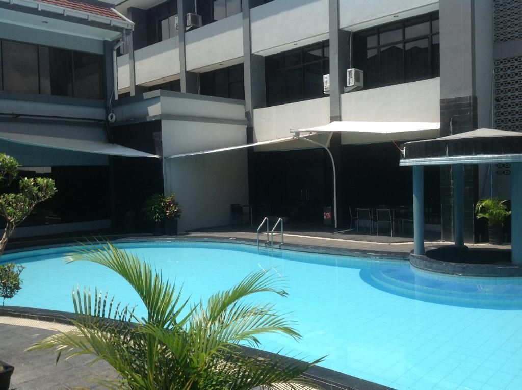 Hotel Swarna Dwipa Palembang Kültér fotó