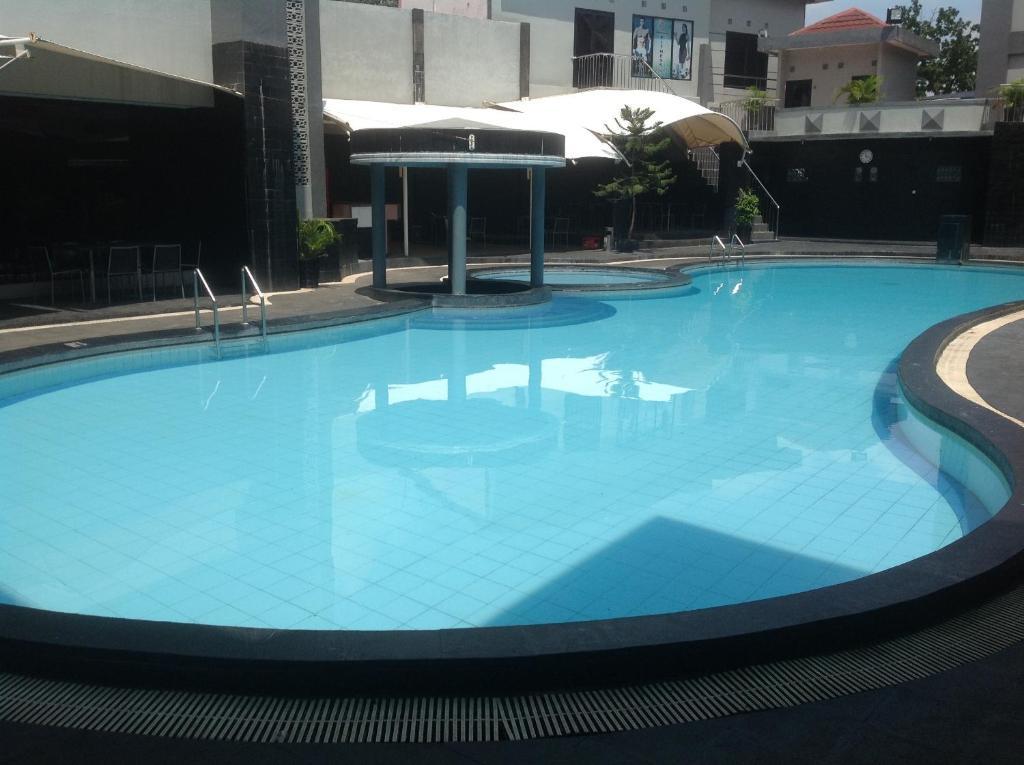 Hotel Swarna Dwipa Palembang Kültér fotó