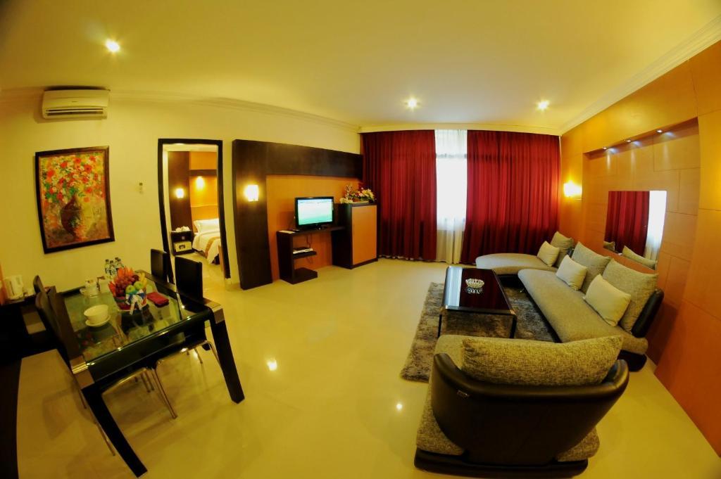Hotel Swarna Dwipa Palembang Szoba fotó